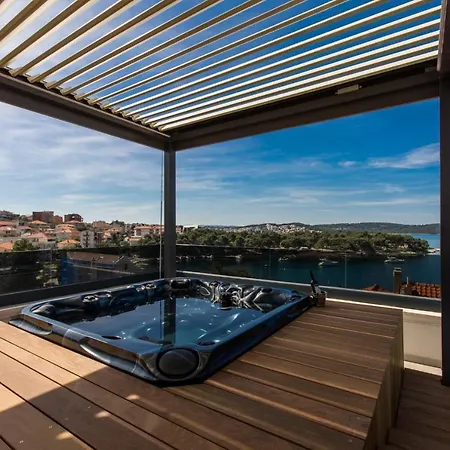 Luxury Royal M With Pool Vi *