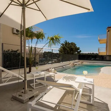 Luxury Royal M With Pool Vi דירה