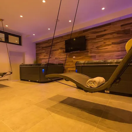 Luxury Royal M With Pool Vi טרוגיר