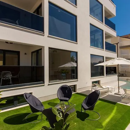 Luxury Royal M With Pool Vi * טרוגיר